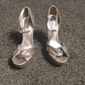 Gold with light sparkle high heels